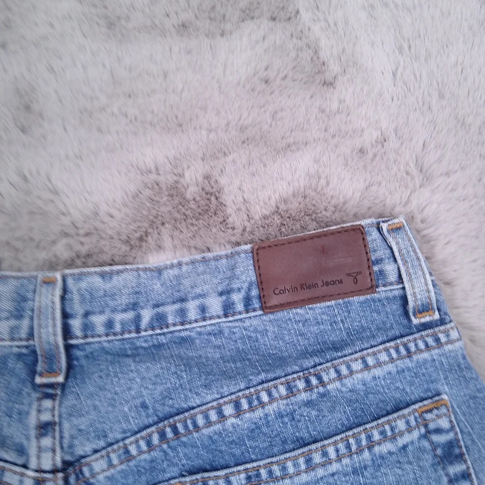 Classic Light Blue Denim Jeans - Picture 7 of 8